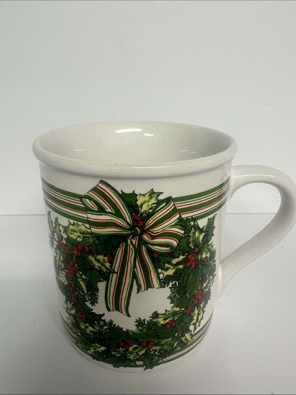 Hallmark Made In Japan Festive Holiday Wreath Ceramic Mug -64141 Green and Red